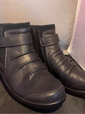 Orthofeet Women’s Heidi Walking Shoes